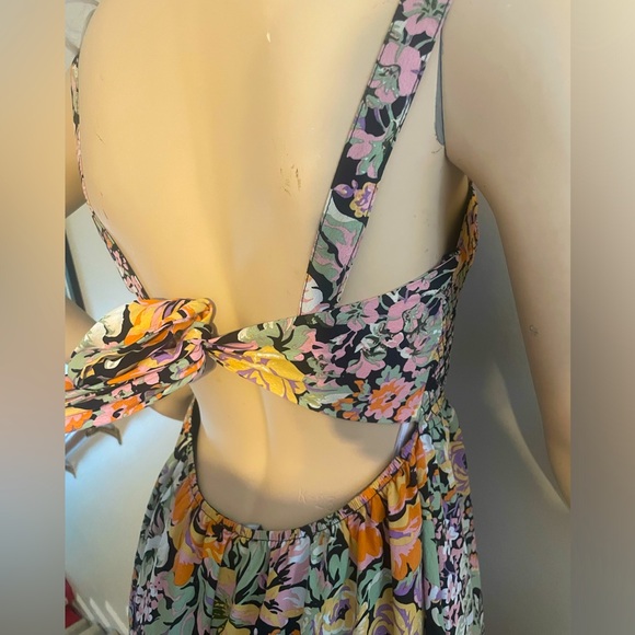 Lulu's Smocked flower sundress - Picture 6 of 7